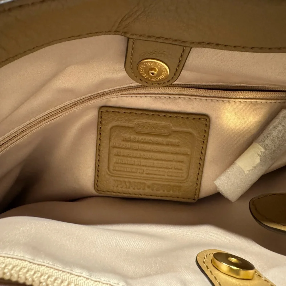 NWT! Coach Campbell Leather Belle Carryall